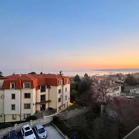 Апартамент Panorama View Варна